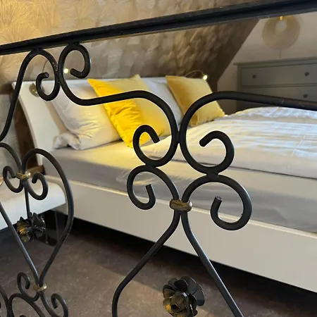 Daire Moderne Goldener Stern In Der Altstadt Mit Wifi