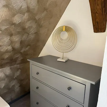 Moderne Goldener Stern In Der Altstadt Mit Wifi