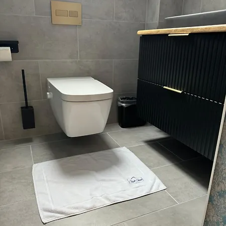 Moderne Goldener Stern In Der Altstadt Mit Wifi